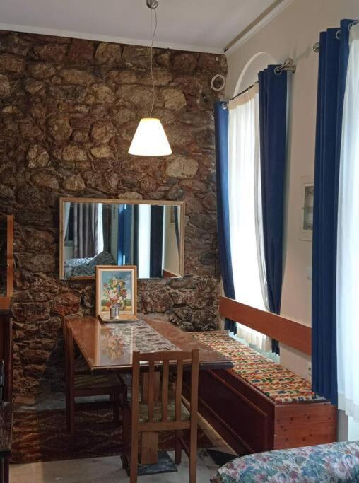 The -300 -A Centrally Located Heritage Home Sparta Bagian luar foto