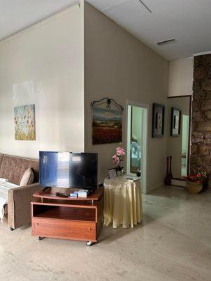 The -300 -A Centrally Located Heritage Home Sparta Bagian luar foto