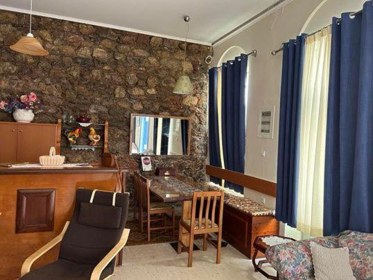 The -300 -A Centrally Located Heritage Home Sparta Bagian luar foto