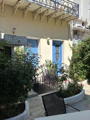 The -300 -A Centrally Located Heritage Home Sparta Bagian luar foto